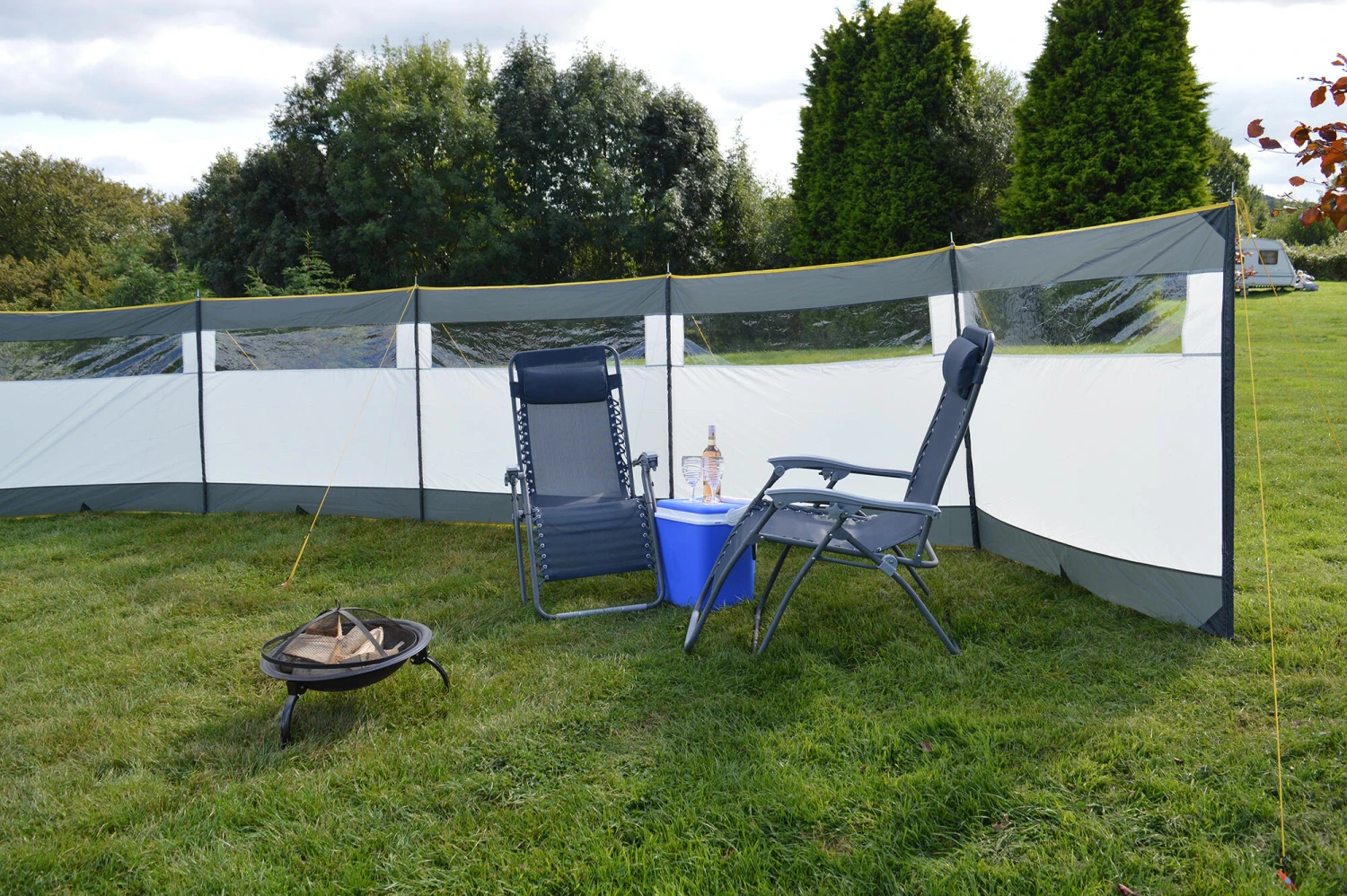 Maypole 5 Panel Pole Windbreak 3 Maypole 5 Panel Pole Windbreak - Image 3