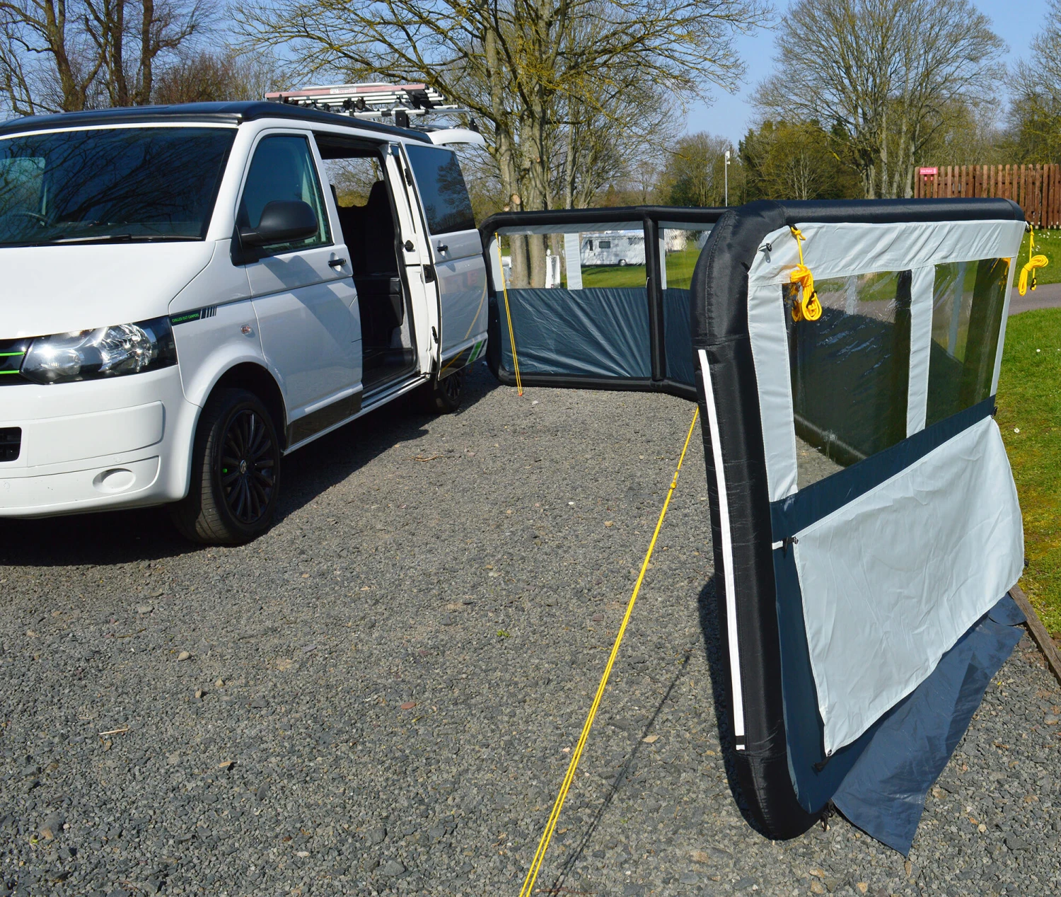 Maypole 5 Panel Single Point Inflation Windbreak 3 Maypole 5 Panel Single Point Inflation Windbreak - Image 3